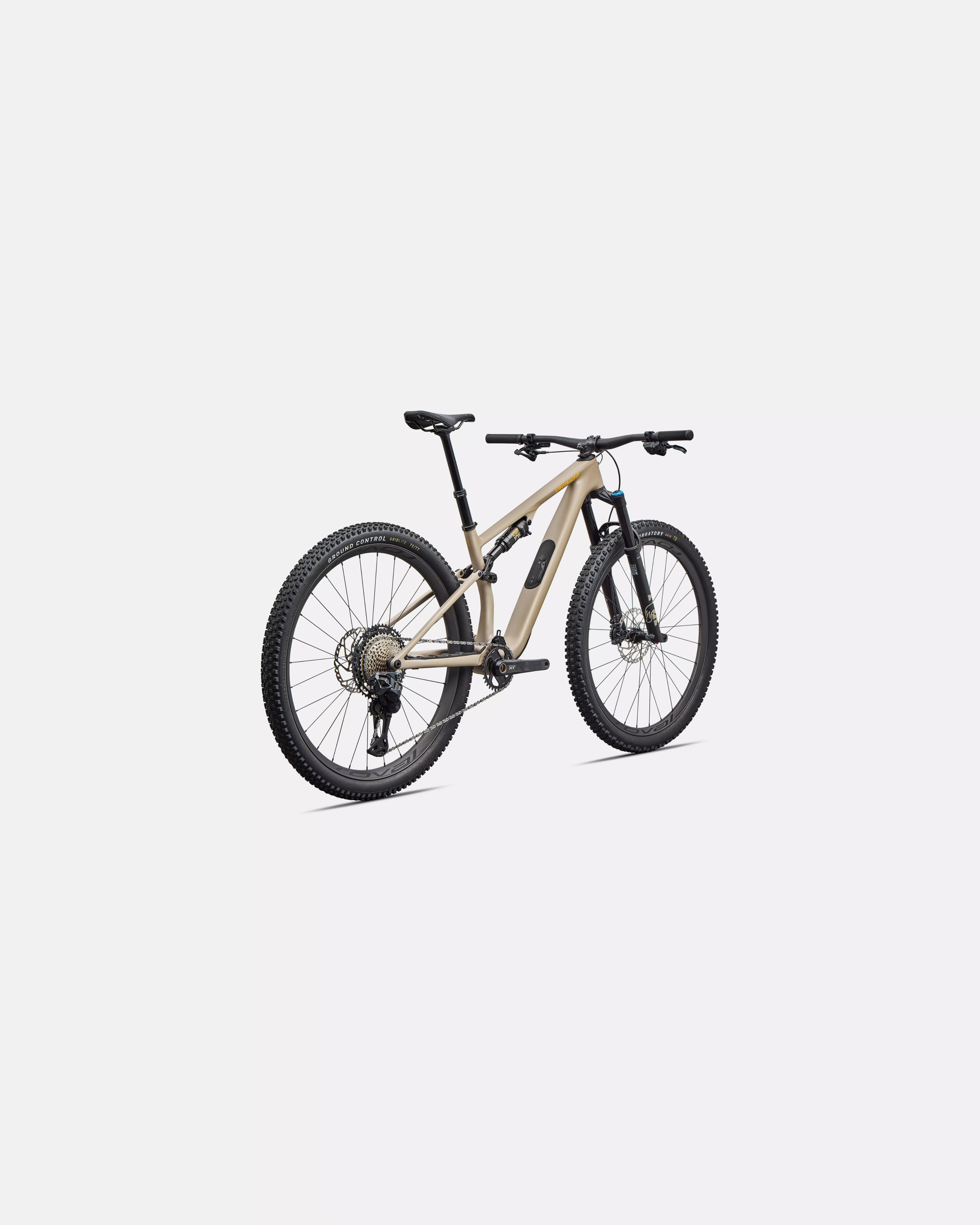 Epic 8 EVO expert - studio view 9