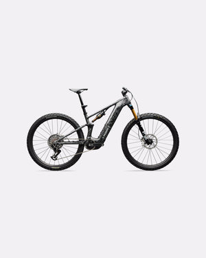 S-Works Turbo Levo R - studio view 1